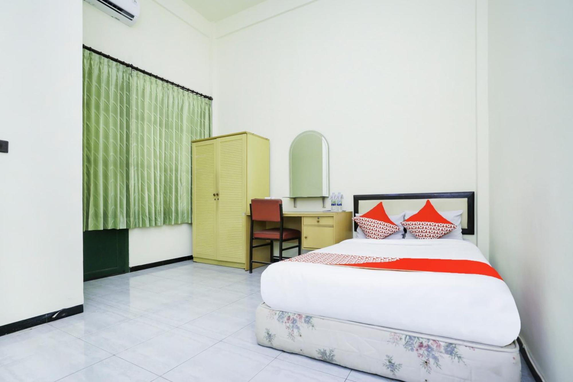 Oyo 2004 Penginapan Bidara Syariah Probolinggo Exterior photo